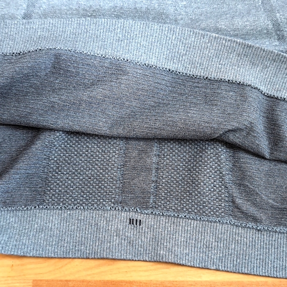 Lululemon Swiftly Tech Short Sleeve 10 Breeze Relaxed Fit First Release - Picture 12 of 15